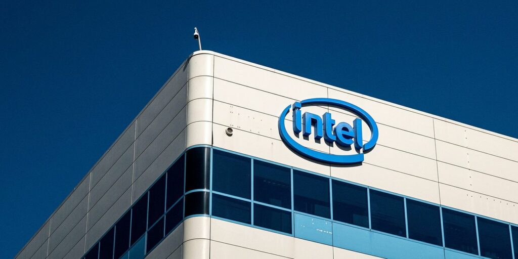 اینتل به کارمندان واکسینه شده ۲۵۰ دلار پاداش میدهد intel 1 1024x512 1 - اینتل به کارمندان واکسینه شده ۲۵۰ دلار پاداش میدهد