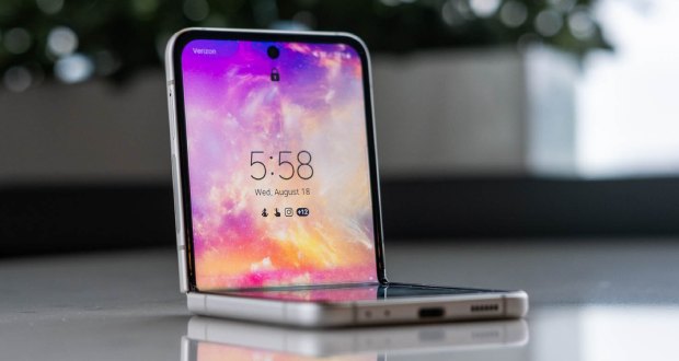 سامسونگ بازار گوشی های منعطف تاشو را قبضه کرده است galaxy z flip 3 1 - سامسونگ بازار گوشی های منعطف تاشو را قبضه کرده است